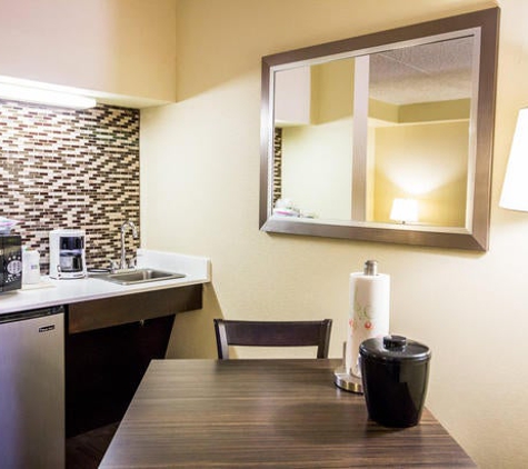 Holiday Inn Express & Suites Austin Airport - Austin, TX