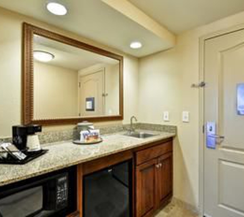 Hampton Inn & Suites Fredericksburg-at Celebrate Virginia - Fredericksburg, VA