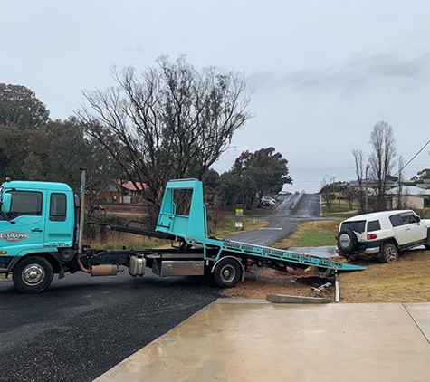 Zelukovic John Smash Repairs & Towing Service