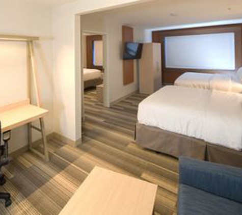 Holiday Inn Express & Suites Detroit - Utica - Utica, MI