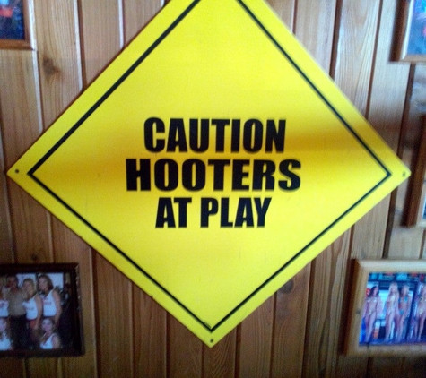 Hooters - Lakeland, FL