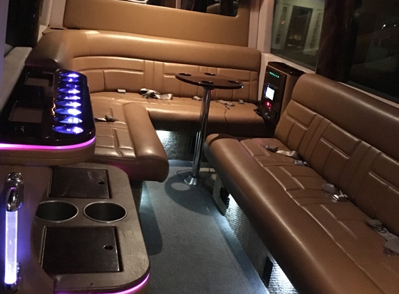 Paramount VIP & Limo Services - Glendale, WI