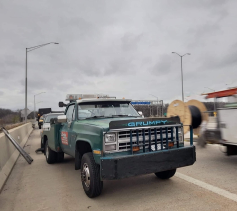 Rick's Emergency Roadside Assistance. Towing Service Chicago