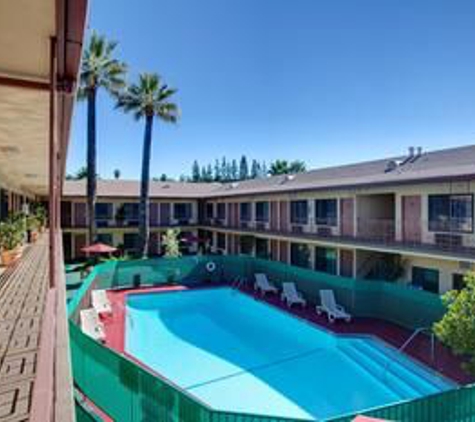 Studio City Court Yard Hotel - Studio City, CA