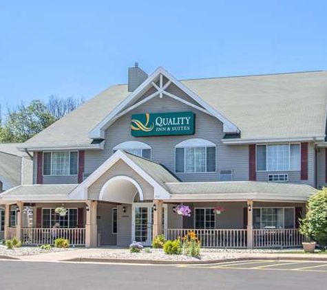 Quality Inn & Suites - East Troy, WI