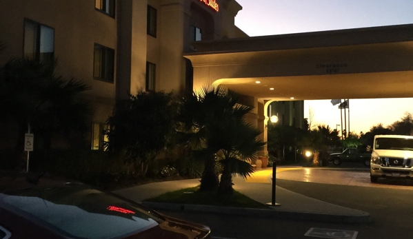 Hampton Inn & Suites Oakland Airport-Alameda - Alameda, CA