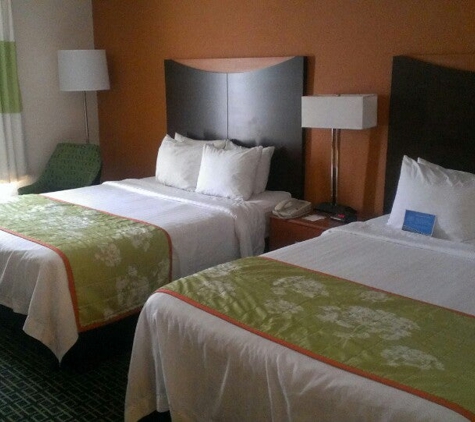 Fairfield Inn & Suites - Kansas City, MO