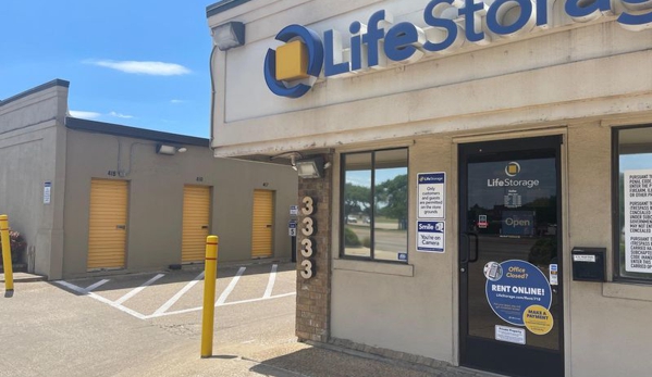 Life Storage - Dallas, TX