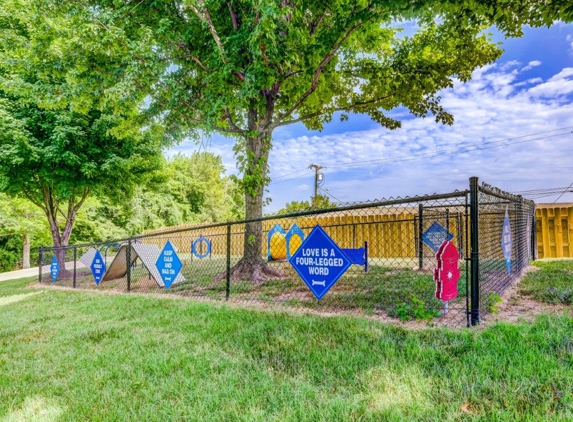 Hickory Creek Apartments and Townhomes - Nashville, TN