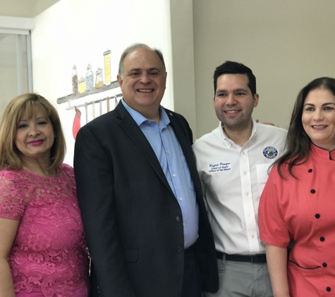 Tinas Original Cakes Inc - Doral, FL. Open house with the mayor in Doral Juan Carlos Bermudez