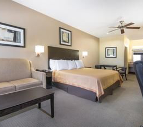 Days Inn by Wyndham Baytown East - Baytown, TX