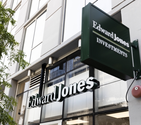 Edward Jones - Financial Advisor: Elizabeth Caddy - Chicago, IL