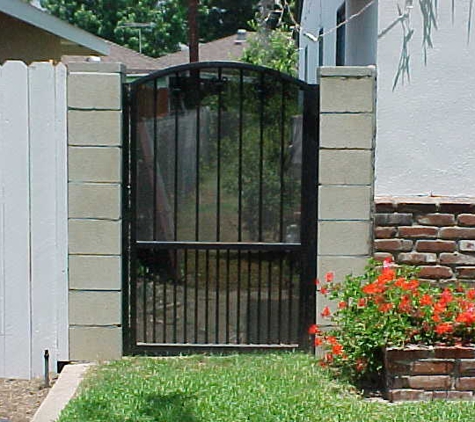 Stump Fence - Glendora, CA