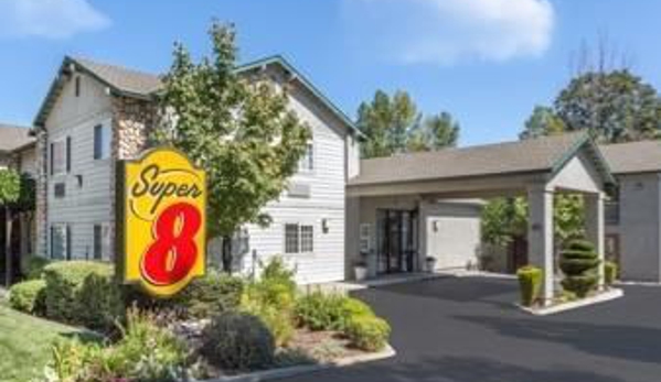 Super 8 by Wyndham Willits - Willits, CA