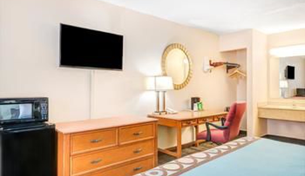 Super 8 by Wyndham Raleigh - Raleigh, NC