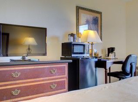 Hutchinson Island Plaza Hotel & Suites - Fort Pierce, FL