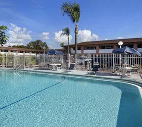 Howard Johnson - Tampa, FL