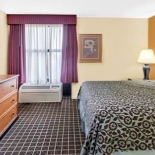 Days Inn & Suites by Wyndham Kalamazoo - Portage, MI