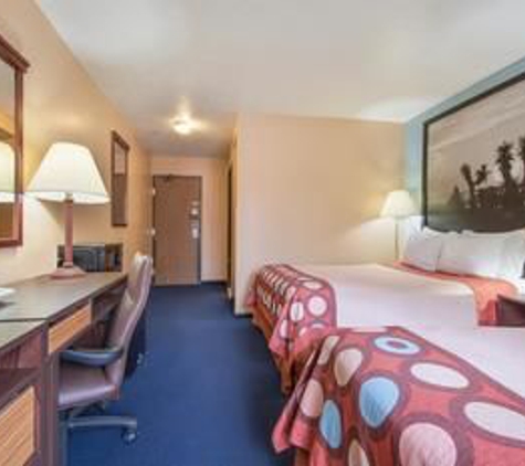 Super 8 by Wyndham College Station - College Station, TX