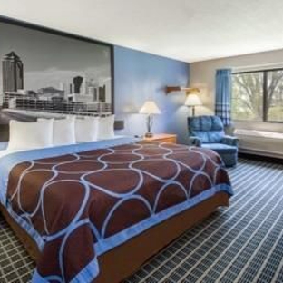 Super 8 by Wyndham Iowa City/Coralville - Coralville, IA