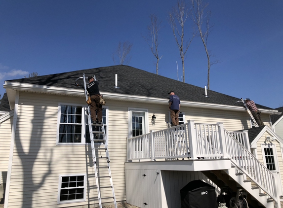 Gutter Pro - South Portland, ME. Installing seamless gutter on home in Portland Maine