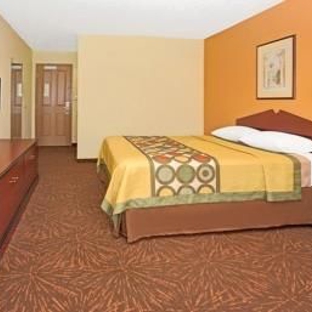 Super 8 by Wyndham Castle Rock Colorado - Castle Rock, CO