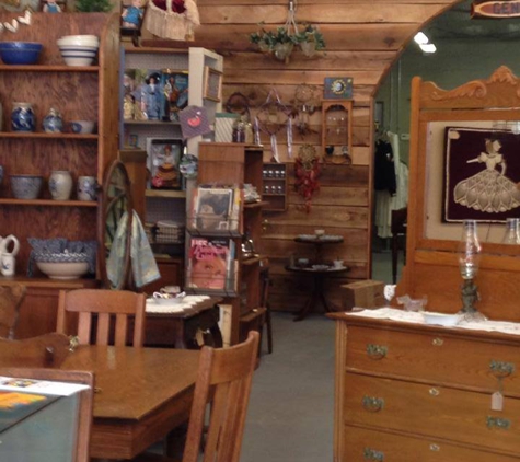 Leighs Boutique Metaphysical Gifts & Vintage Collectibles - Topeka, KS
