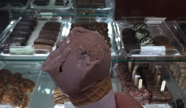 Kilwins Ice Cream - Chocolate - Fudge - Newport, RI