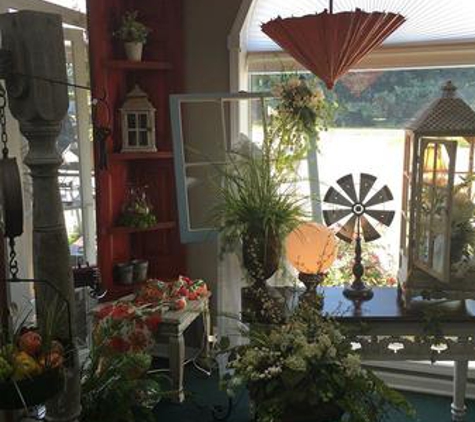 B & T Florist - La Center, KY