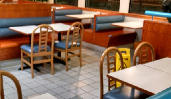 Arby's - Hickory Hills, IL. Clean dining area.