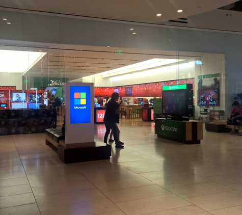 Microsoft Store - Miami, FL