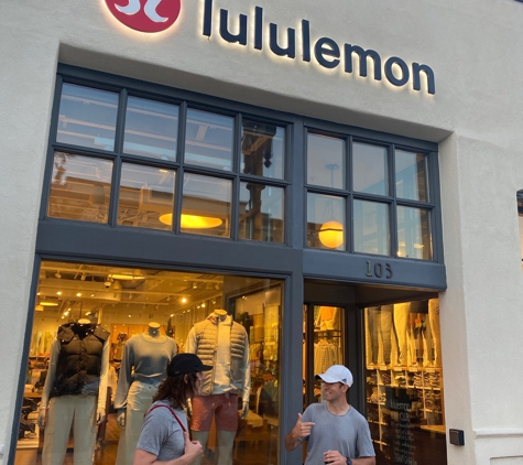 Lululemon - Pasadena, CA