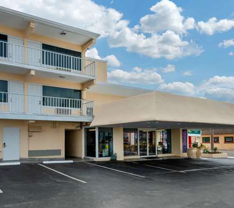 Quality Inn Daytona Beach Oceanfront - Daytona Beach, FL