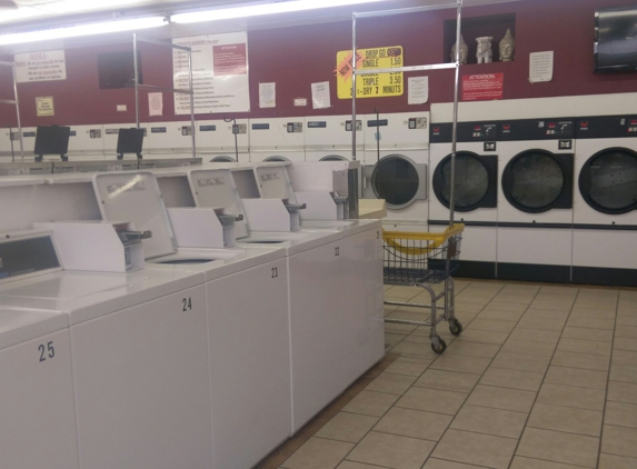 Brocks Laundrymat - Amarillo, TX. Roomy plenty of washers and dryers