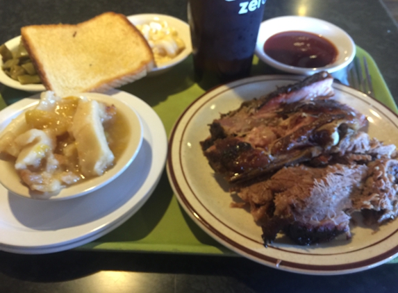 Fred's Barbecue Restaurant - Irving, TX. Looks good: taste? Not so much