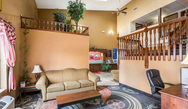 Econo Lodge - Fairview Heights, IL