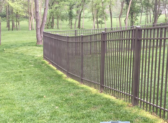 S & V Fence and Deck Company - Eldridge, IA