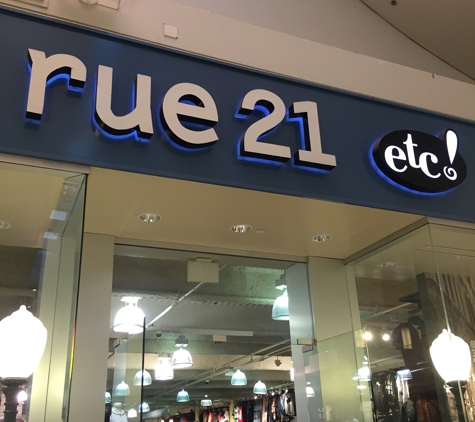 rue21 - Closed - Culver City, CA. Mall sign