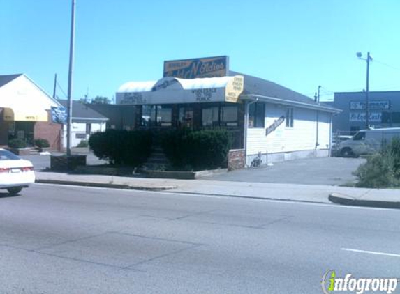 Gold N' Oldies Jewelry & Antiques - Everett, MA