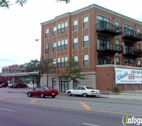 Golden Shears Hair Studio - Chicago, IL