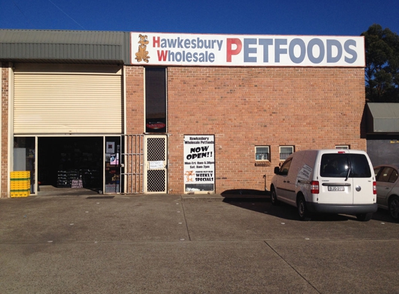 Hawkesbury Wholesale Pet Foods - Mulgrave, NSW. Shop Front & Parking