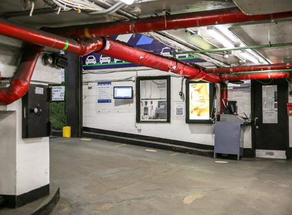 Centerpark East 47th Street Parking Garage - New York, NY