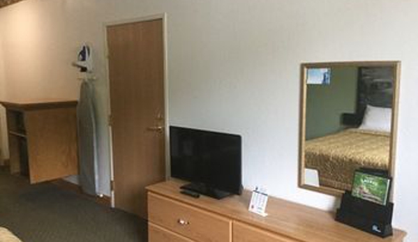 Super 8 by Wyndham Uniontown PA - Uniontown, PA