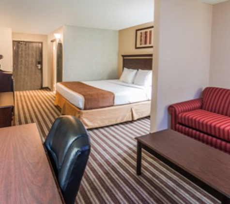 Days Inn & Suites by Wyndham Vancouver - Vancouver, WA