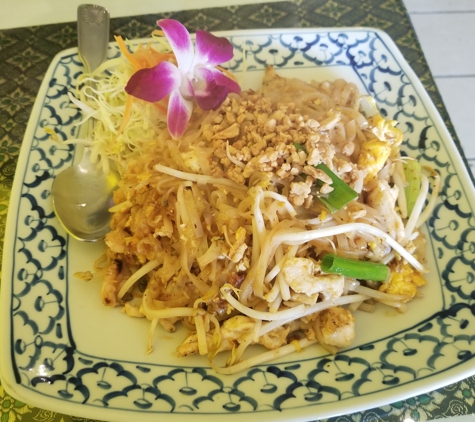 Salathai Thai Cuisine - San Gabriel, CA. Pad thai