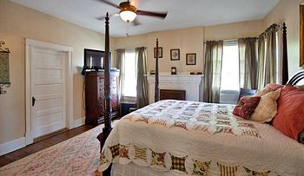 Rosen House Inn Bed and Breakfast - Ft Worth, TX