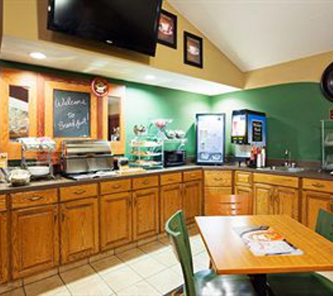 AmericInn Lodge & Suites - Austin, MN