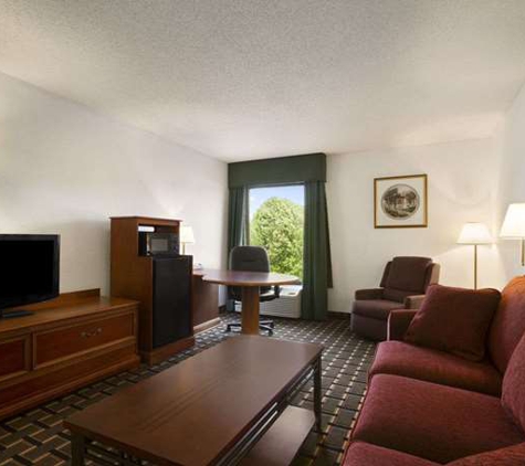 Baymont Inn & Suites - Crossville, TN