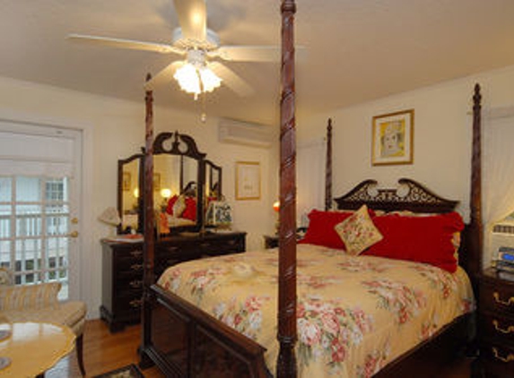 Sabal Palm House Bed & Breakfast - Lake Worth, FL