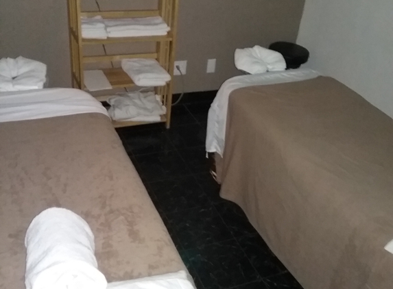 Reese Integrated Massage - Orangevale, CA. Couples available, nice warm tables6r